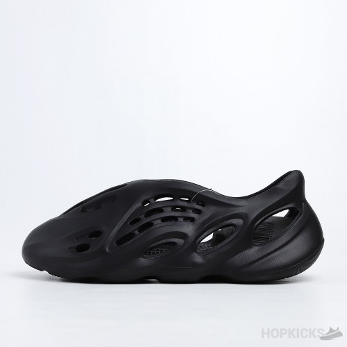 Yeezy Foam RNNR Onyx (Slight Def)