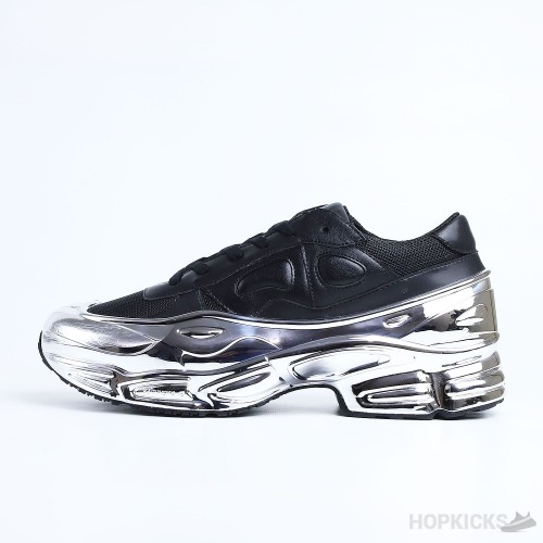 Ozweego Raf Simons Core Black Silver Metallic