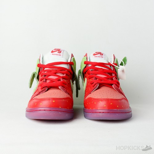 SB Dunk High Strawberry Cough