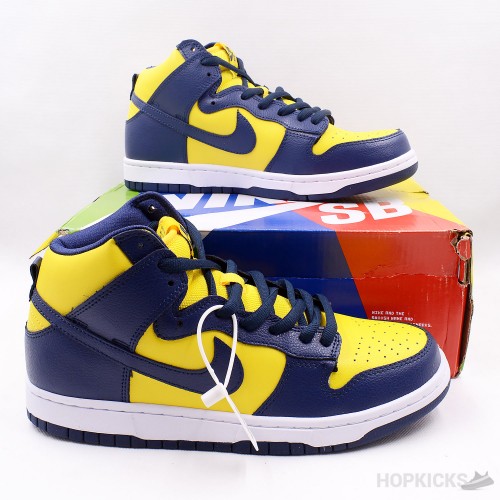 Dunk High Michigan