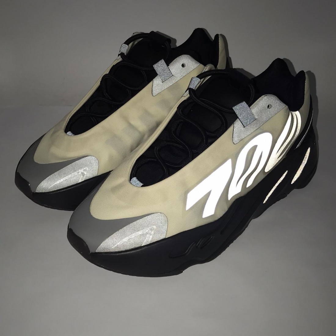 yeezy 70 mnvn