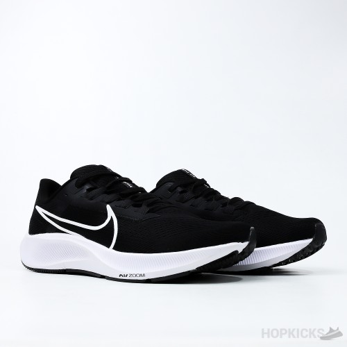 Air Zoom Pegasus 38 Black White (Slight Stain)