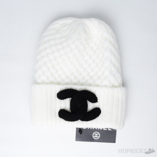 Chanel Pre-owned Cashmere Beanie in White