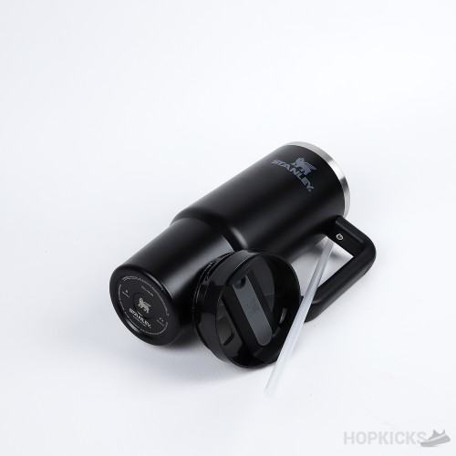 Quencher H2.0 Flowstate Tumbler Black (887ml) Quencher H2.0 Flowstate Tumbler Black (887ml)