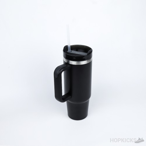 Quencher H2.0 Flowstate Tumbler Black (887ml) Quencher H2.0 Flowstate Tumbler Black (887ml)