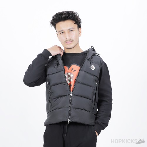 Moncler Cardamine quilted down vest with logo adorned hood  (High-end Batch)