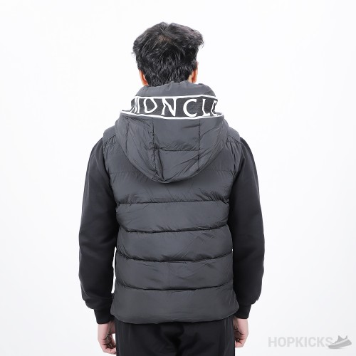 Moncler Cardamine quilted down vest with logo adorned hood  (High-end Batch)