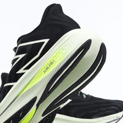 New Balance Fuel Cell SC Trainer v2 (Premium Plus Batch)