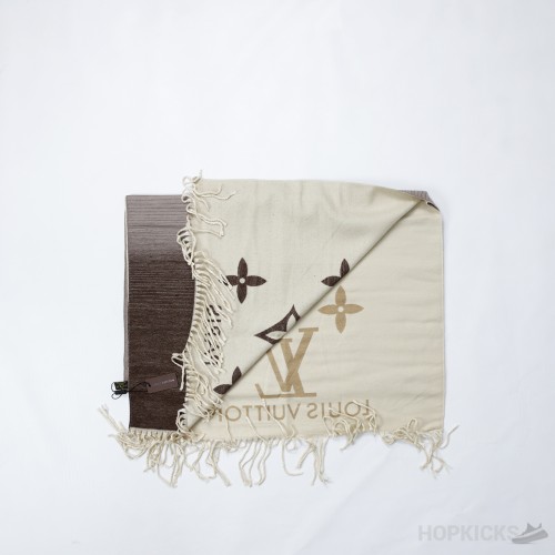 LV Essential Scarf Luxury S00 Brown