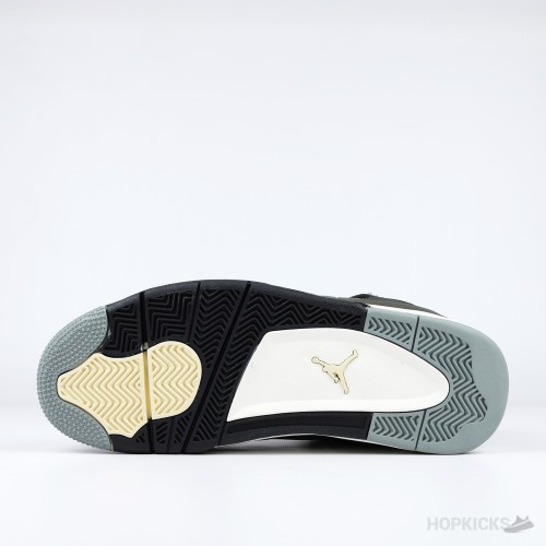 Jordan 4 Retro Undefeated (2005)