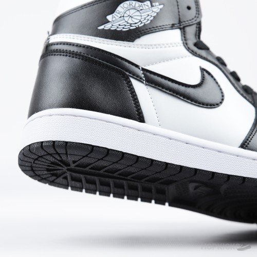 Air Jordan 1 Black White