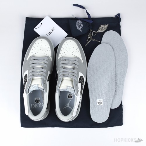 Jordan 1 x Dior Retro Low (Dot Perfect) Jordan 1 x Dior Retro Low (Dot Perfect)