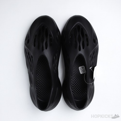 Yeezy Foam RNNR Onyx (Slight Def)