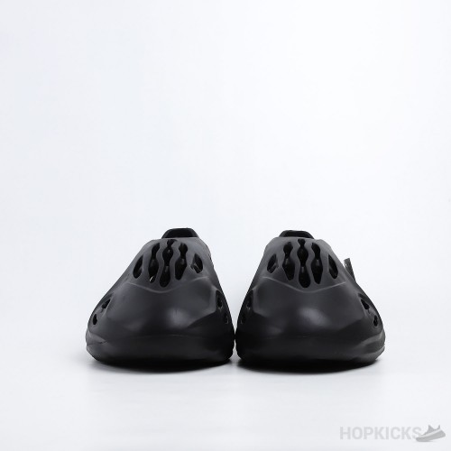 Yeezy Foam RNNR Onyx (Slight Def)