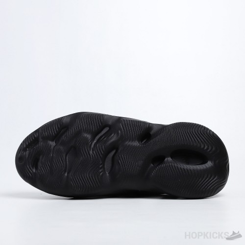 Yeezy Foam RNNR Onyx (Slight Def)
