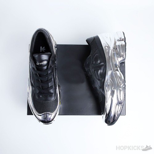 Ozweego Raf Simons Core Black Silver Metallic