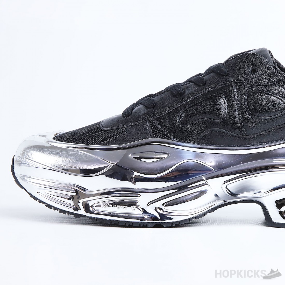 Ozweego Raf Simons Core Black Silver Metallic