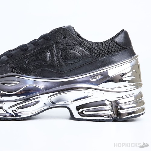 Ozweego Raf Simons Core Black Silver Metallic